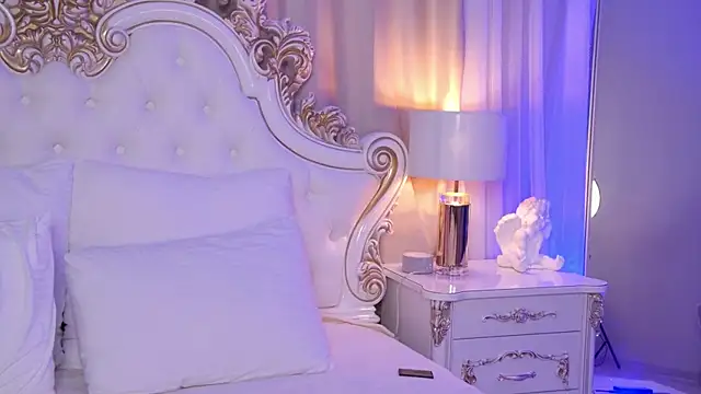 MeganStrain online show from 23, 12, 2025