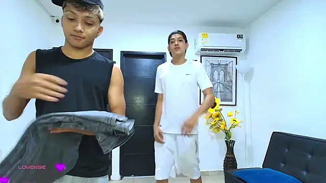 Bisexlifehot   online show from 10, 4, 2026