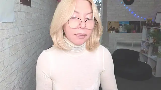 Snapshot of Wendy_Waves chatting on 27, 10, 2025 Wendy Waves online show from 27, 10, 2025