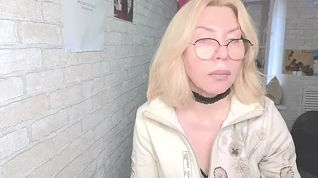 Snapshot of Wendy_Waves chatting on 28, 10, 2025 Wendy Waves online show from 28, 10, 2025