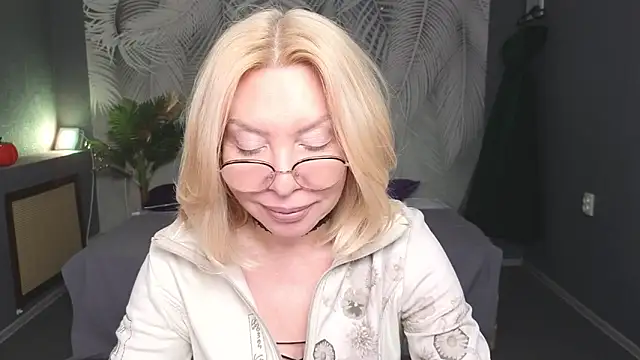 Snapshot of Wendy_Waves chatting on 20, 11, 2025 Wendy Waves online show from 20, 11, 2025