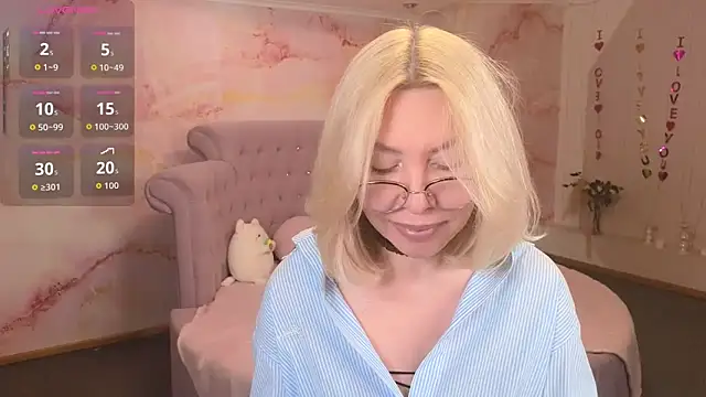 Snapshot of Wendy_Waves chatting on 23, 11, 2025 Wendy Waves online show from 23, 11, 2025