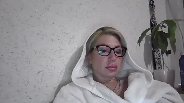 Snapshot of fox_red_lady7 chatting on 2, 5, 2026 fox red lady7 online show from 2, 5, 2026