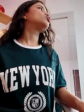 Snapshot of LUNAA___ chatting on 6, 10, 2025 LUNAA online show from 6, 10, 2025