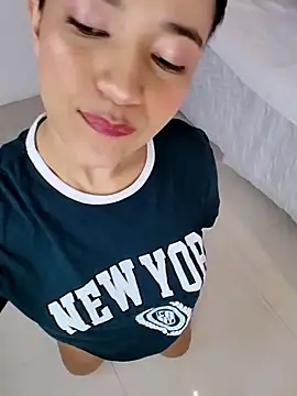 Snapshot of LUNAA___ chatting on 10, 10, 2025 LUNAA online show from 10, 10, 2025