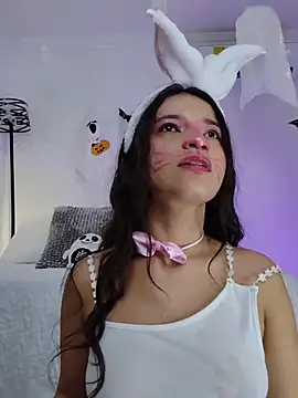 Snapshot of LUNAA___ chatting on 21, 10, 2025 LUNAA online show from 21, 10, 2025