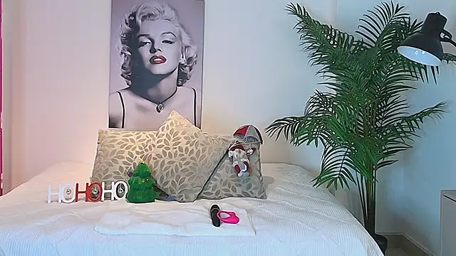 Snapshot of LUNAA___ chatting on 29, 11, 2025 LUNAA online show from 29, 11, 2025