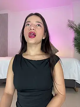 Snapshot of LUNAA___ chatting on 25, 5, 2026 LUNAA online show from 25, 5, 2026