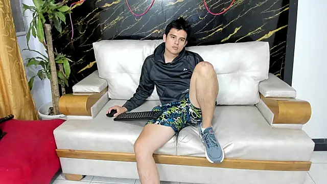 Snapshot of invincible200 chatting on 11, 9, 2025 invincible200 online show from 11, 9, 2025