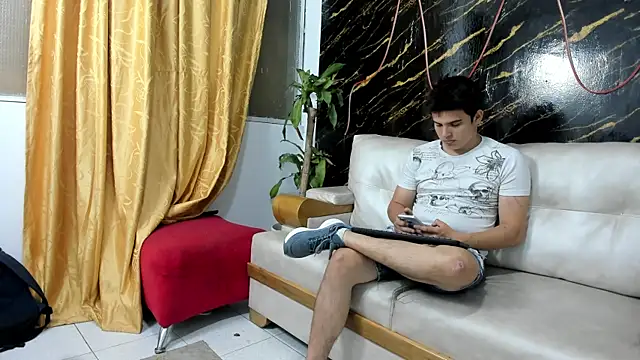 Snapshot of invincible200 chatting on 12, 9, 2025 invincible200 online show from 12, 9, 2025