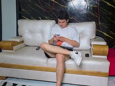 Snapshot of invincible200 chatting on 22, 9, 2025 invincible200 online show from 22, 9, 2025