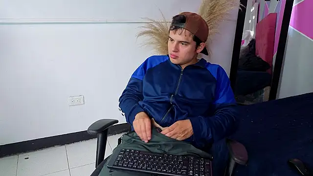 Snapshot of invincible200 chatting on 27, 9, 2025 invincible200 online show from 27, 9, 2025