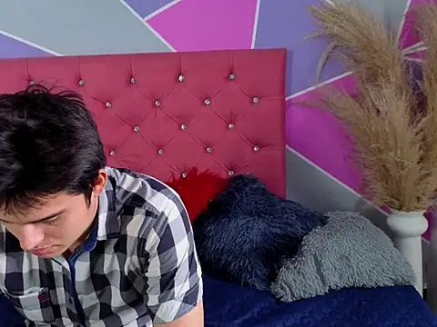 Snapshot of invincible200 chatting on 4, 10, 2025 invincible200 online show from 4, 10, 2025