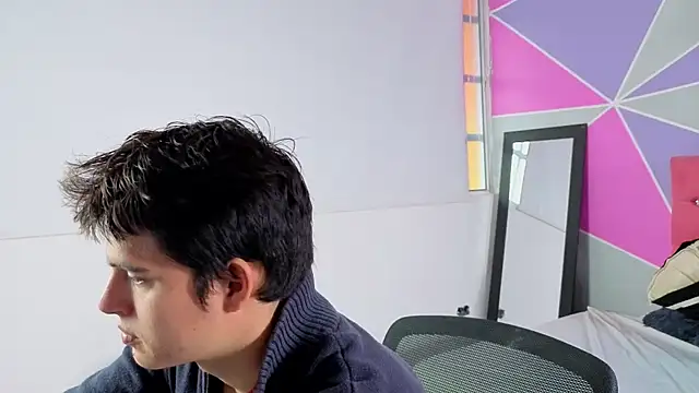 Snapshot of invincible200 chatting on 8, 10, 2025 invincible200 online show from 8, 10, 2025