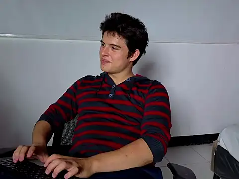 Snapshot of invincible200 chatting on 12, 10, 2025 invincible200 online show from 12, 10, 2025