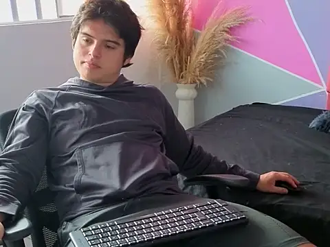 Snapshot of invincible200 chatting on 17, 11, 2025 invincible200 online show from 17, 11, 2025