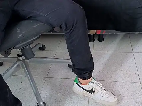 Snapshot of invincible200 chatting on 20, 11, 2025 invincible200 online show from 20, 11, 2025