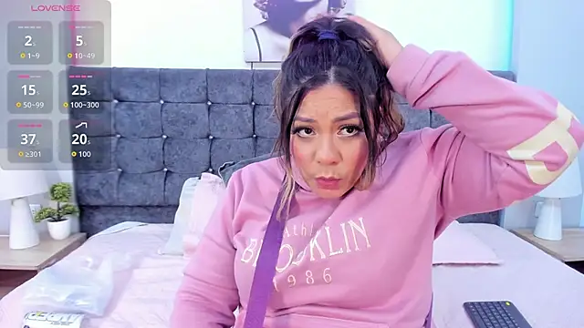 Snapshot of isabella_horney_ chatting on 21, 11, 2025 isabella horney online show from 21, 11, 2025