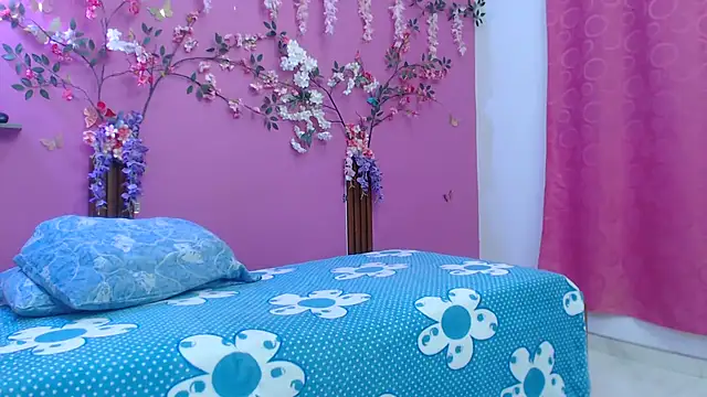 Snapshot of skinnybarbie022 chatting on 10, 2, 2026 skinnybarbie022 online show from 10, 2, 2026