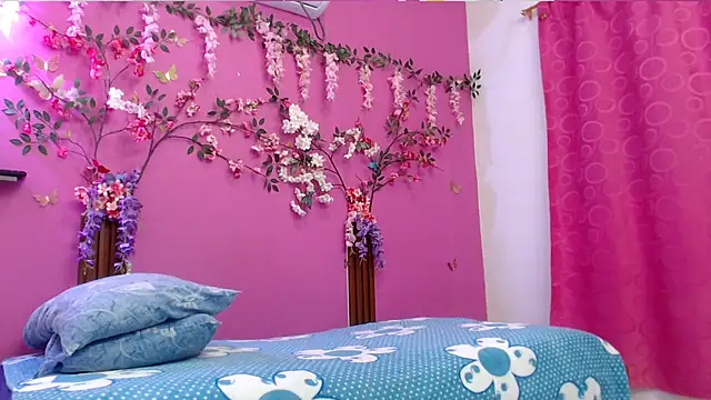 Snapshot of skinnybarbie022 chatting on 26, 2, 2026 skinnybarbie022 online show from 26, 2, 2026