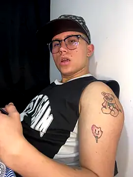 Snapshot of Kurtxxx22 chatting on 18, 9, 2025 Kurtxxx22 online show from 18, 9, 2025