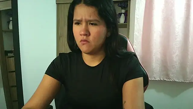 Oliviawatson1 online show from 5, 12, 2025