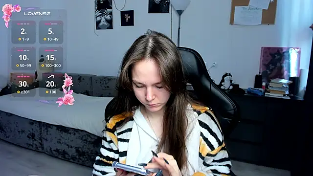 Snapshot of cute_little_ass chatting on 1, 4, 2026 cute little ass online show from 1, 4, 2026