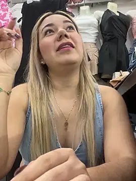 Snapshot of Fabii15 chatting on 11, 9, 2025 Fabii15 online show from 11, 9, 2025