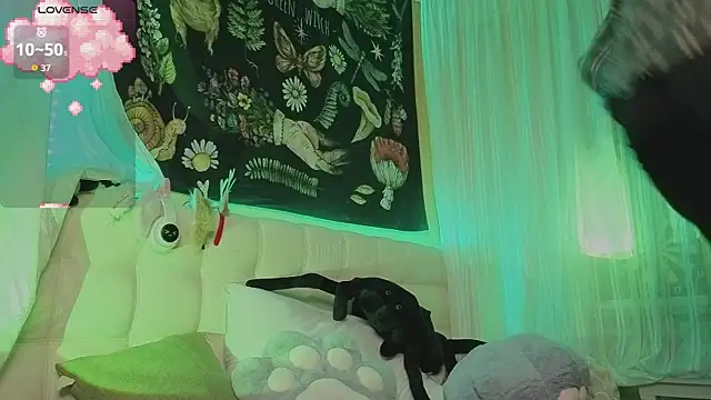 Snapshot of Miko_Meow chatting on 24, 10, 2025 Miko Meow online show from 24, 10, 2025