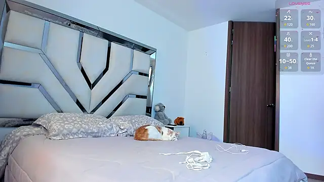 Michelle Ferrerr online show from 30, 10, 2025