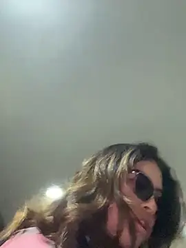 Isabela Colins online show from 22, 9, 2025