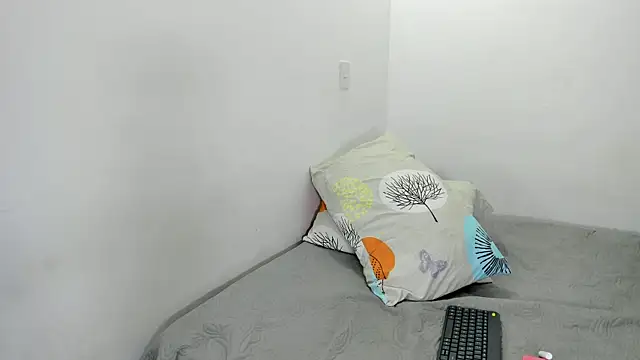 Snapshot of CristinaPiccone chatting on 27, 10, 2025 CristinaPiccone online show from 27, 10, 2025