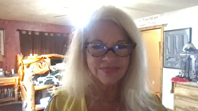 Snapshot of SubMissOlivia chatting on 9, 1, 2026 SubMissOlivia online show from 9, 1, 2026