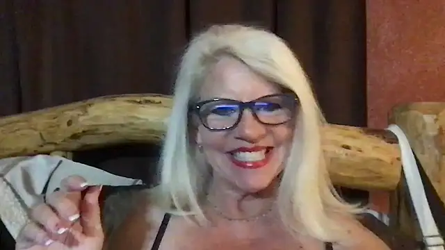 Snapshot of SubMissOlivia chatting on 26, 2, 2026 SubMissOlivia online show from 26, 2, 2026