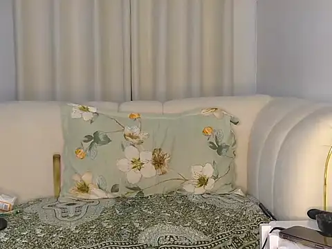 Snapshot of TinaFavourite chatting on 14, 11, 2025 TinaFavourite online show from 14, 11, 2025