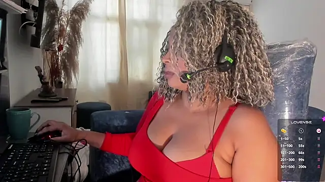 Snapshot of LiloTorontoo chatting on 3, 11, 2025 LiloTorontoo online show from 3, 11, 2025