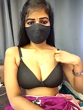 Snapshot of Misss-julli chatting on 8, 3, 2026 Misss-julli online show from 8, 3, 2026