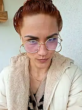 Snapshot of SlimBellaa chatting on 21, 10, 2025 SlimBellaa online show from 21, 10, 2025