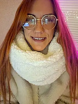 Snapshot of SlimBellaa chatting on 28, 10, 2025 SlimBellaa online show from 28, 10, 2025