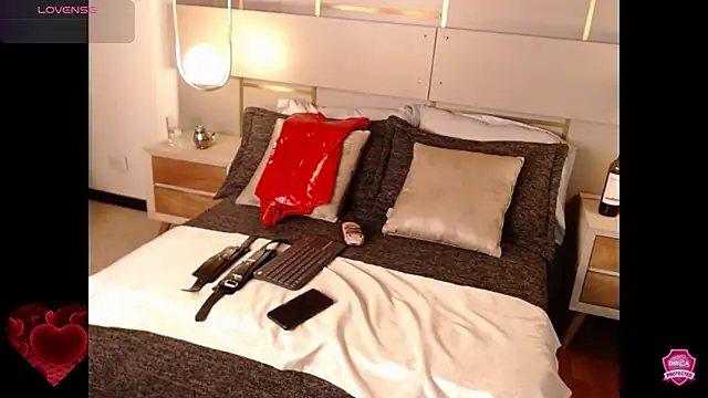 Lina Montclair online show from 12, 9, 2025