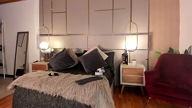 Lina Montclair online show from 24, 2, 2026