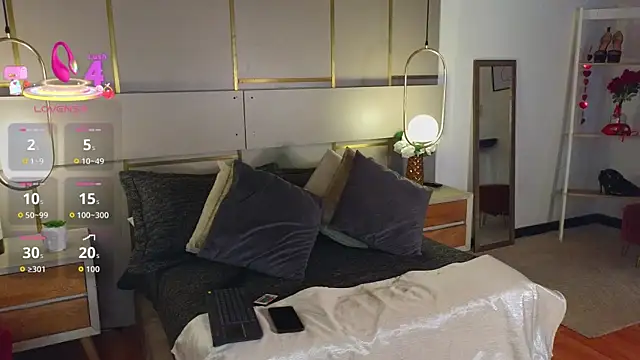 Lina Montclair online show from 7, 4, 2026