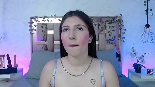 Snapshot of ScarlettRox chatting on 13, 9, 2025 ScarlettRox online show from 13, 9, 2025