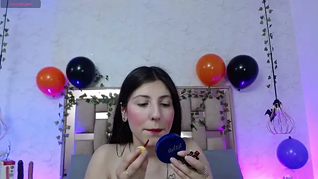 Snapshot of ScarlettRox chatting on 28, 10, 2025 ScarlettRox online show from 28, 10, 2025