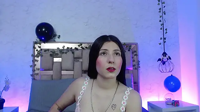 Snapshot of ScarlettRox chatting on 5, 11, 2025 ScarlettRox online show from 5, 11, 2025