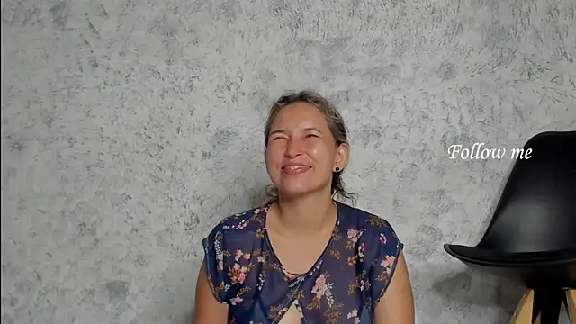 Snapshot of marly_charm_ chatting on 17, 12, 2025 marly charm online show from 17, 12, 2025