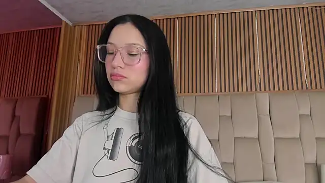 Snapshot of Sophie_Calloway chatting on 23, 4, 2026 Sophie Calloway online show from 23, 4, 2026