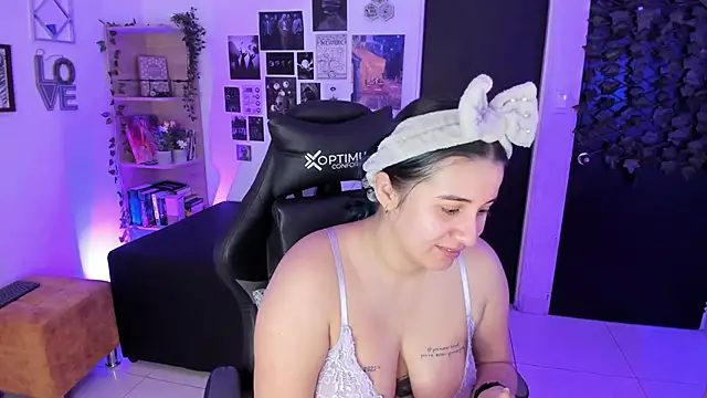 Snapshot of Lana_Herondale chatting on 25, 11, 2025 Lana Herondale online show from 25, 11, 2025