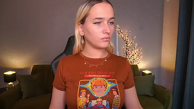 LilElfie online show from 24, 10, 2025