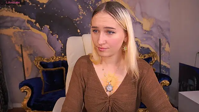 LilElfie online show from 29, 10, 2025